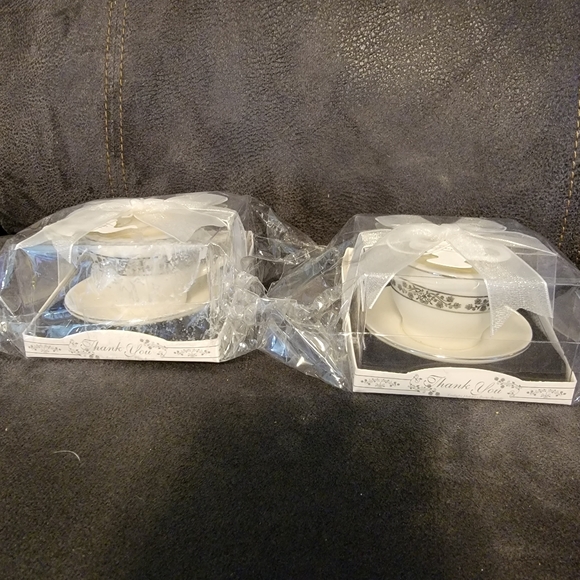 2 Mini Teacup and Saucers candles - Picture 2 of 10